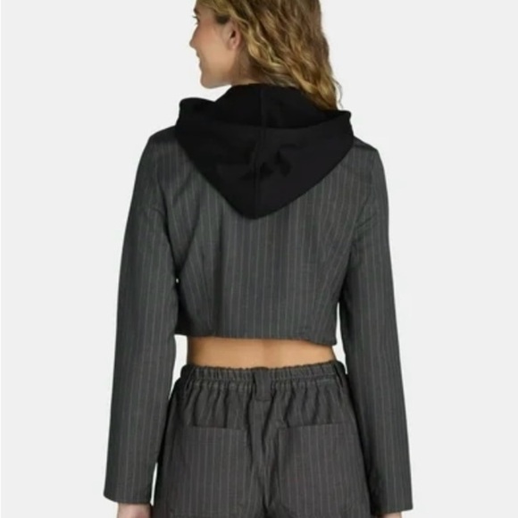 Madden NYC Hoodie stylish cropped Juniors Blazer. Size Medium. Gray and Black in - Picture 3 of 5